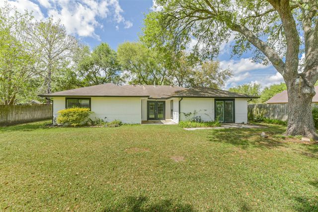 105 W Wildwinn Drive, Alvin, TX 77511