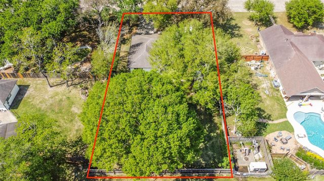 105 W Wildwinn Drive, Alvin, TX 77511