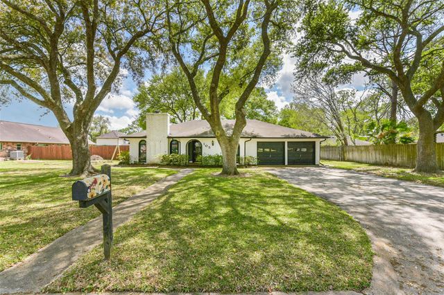 105 W Wildwinn Drive, Alvin, TX 77511