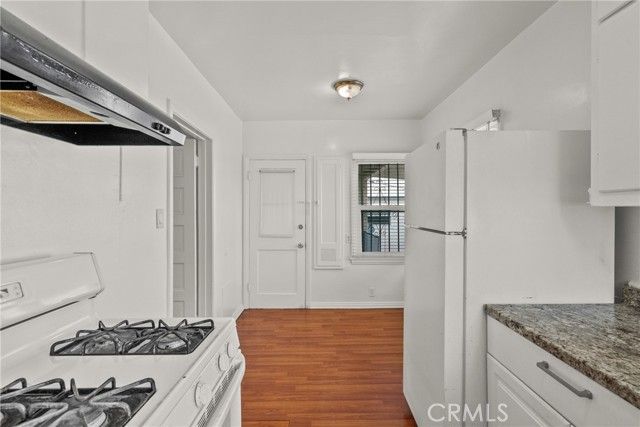 1322 S Van Ness, Los Angeles, CA 90019