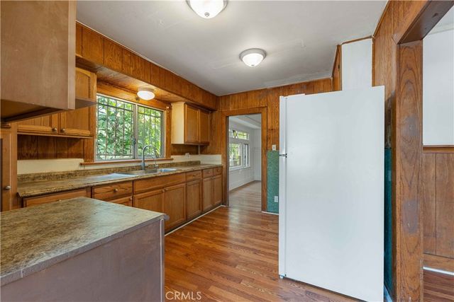 1021 W 53rd St, Los Angeles, CA 90037