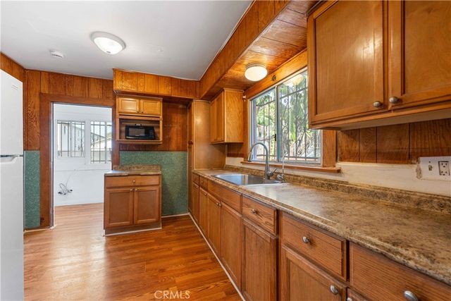 1021 W 53rd St, Los Angeles, CA 90037