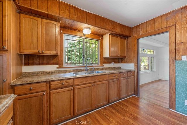 1021 W 53rd St, Los Angeles, CA 90037