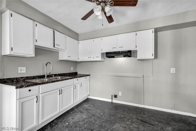 18526 Underwood Avenue, Cleveland, OH 44119