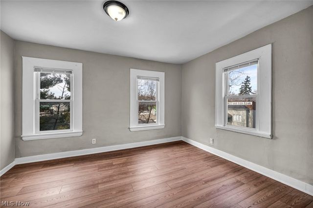 18526 Underwood Avenue, Cleveland, OH 44119