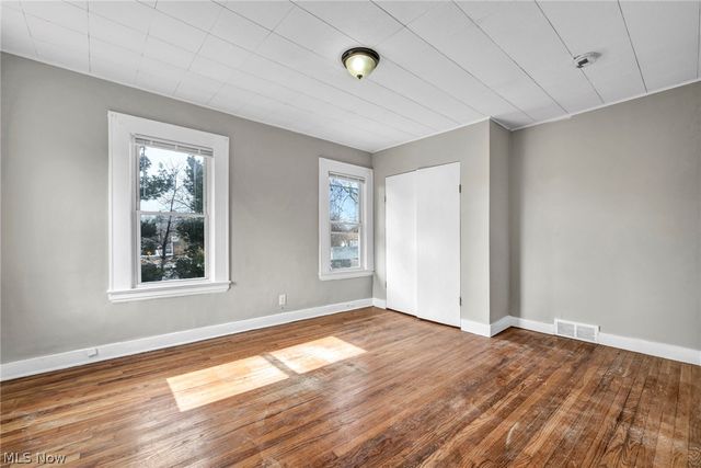 18526 Underwood Avenue, Cleveland, OH 44119