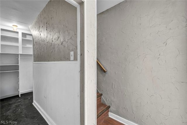 18526 Underwood Avenue, Cleveland, OH 44119