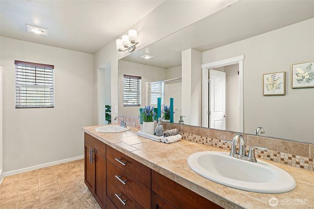 1051 42nd Court NE, Auburn, WA 98002