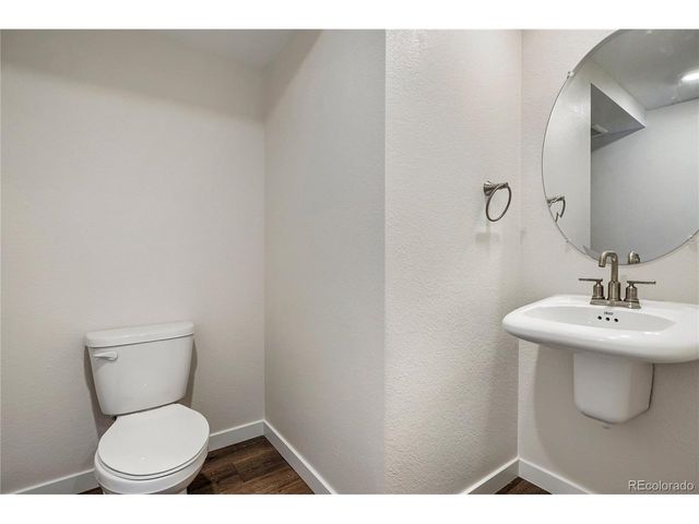 27662 E 1st Ave, Aurora, CO 80018
