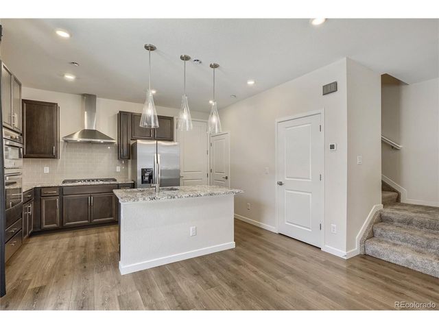 27662 E 1st Ave, Aurora, CO 80018