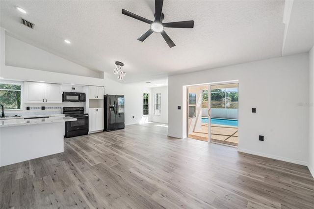 6302 SILVER OAKS DRIVE, Zephyrhills, FL 33542