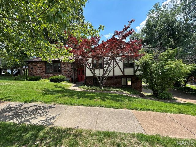 5810 Flaming Leaf Court, St Louis, MO 63129