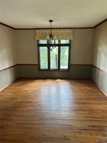 5810 Flaming Leaf Court, St Louis, MO 63129