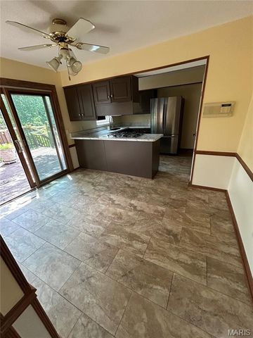 5810 Flaming Leaf Court, St Louis, MO 63129