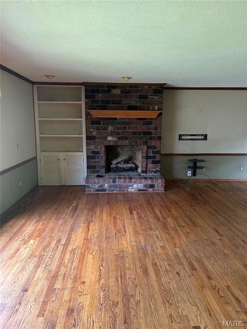 5810 Flaming Leaf Court, St Louis, MO 63129