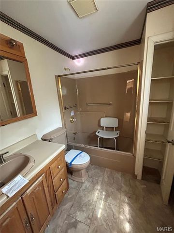 5810 Flaming Leaf Court, St Louis, MO 63129