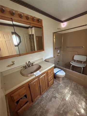 5810 Flaming Leaf Court, St Louis, MO 63129