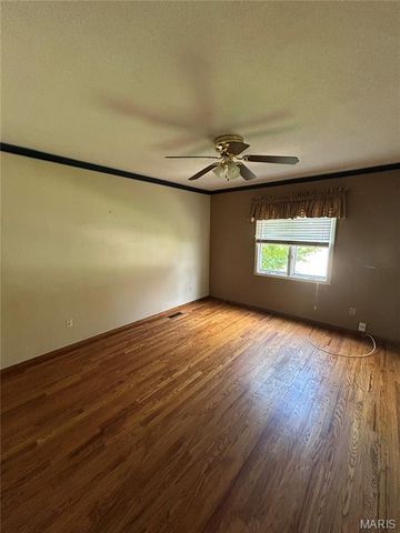 5810 Flaming Leaf Court, St Louis, MO 63129