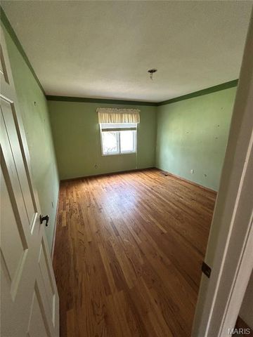 5810 Flaming Leaf Court, St Louis, MO 63129