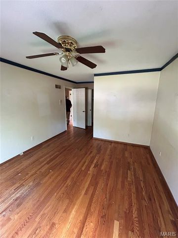 5810 Flaming Leaf Court, St Louis, MO 63129