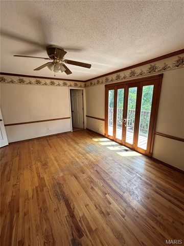 5810 Flaming Leaf Court, St Louis, MO 63129
