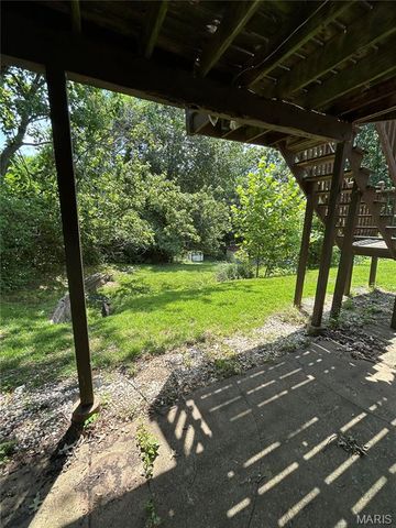 5810 Flaming Leaf Court, St Louis, MO 63129