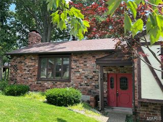 5810 Flaming Leaf Court, St Louis, MO 63129