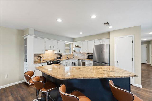 301 Granada Calle Street, Granbury, TX 76049