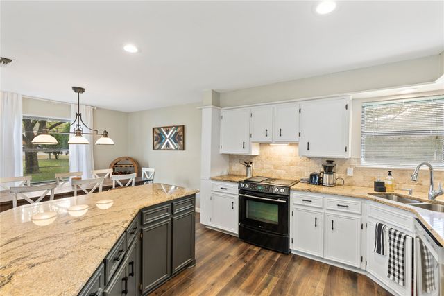 301 Granada Calle Street, Granbury, TX 76049