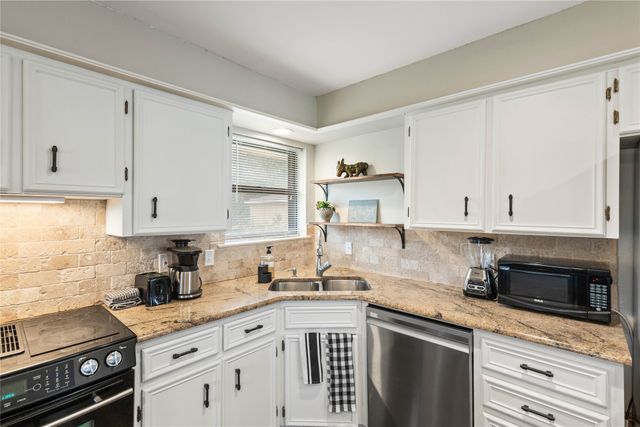 301 Granada Calle Street, Granbury, TX 76049