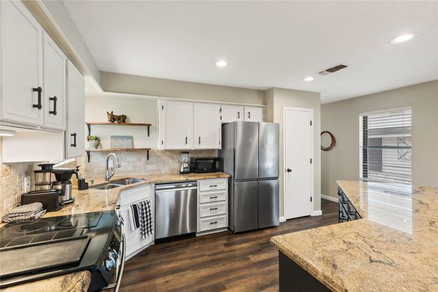 301 Granada Calle Street, Granbury, TX 76049