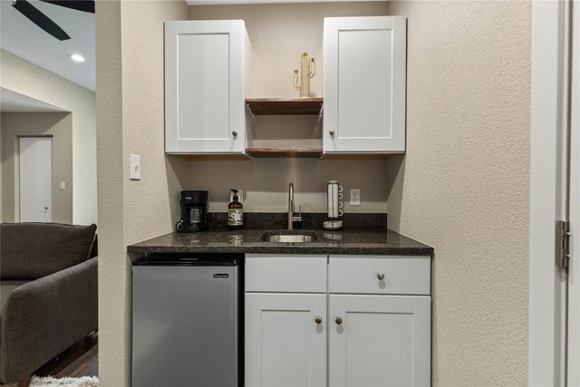 301 Granada Calle Street, Granbury, TX 76049