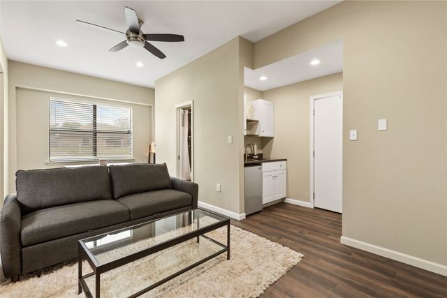 301 Granada Calle Street, Granbury, TX 76049