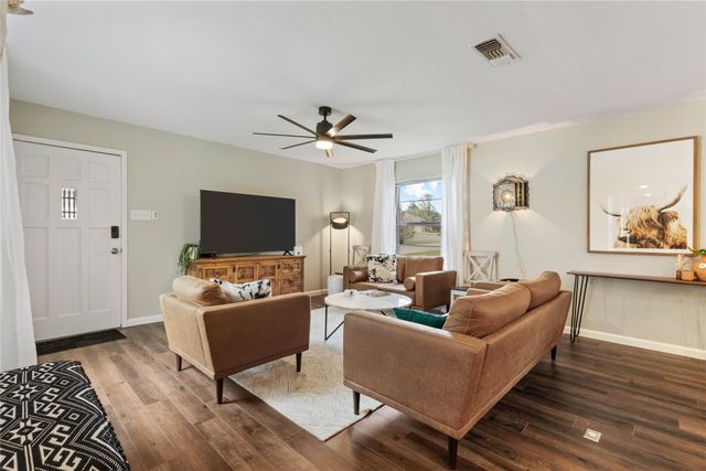 301 Granada Calle Street, Granbury, TX 76049