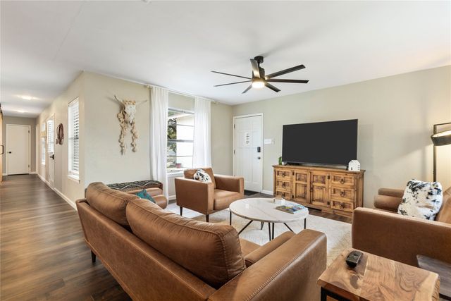 301 Granada Calle Street, Granbury, TX 76049