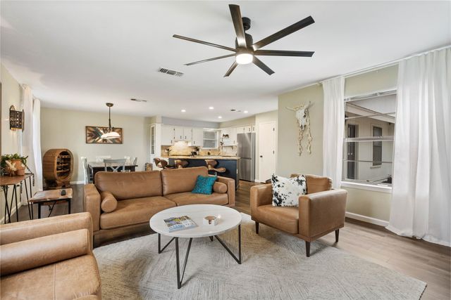 301 Granada Calle Street, Granbury, TX 76049