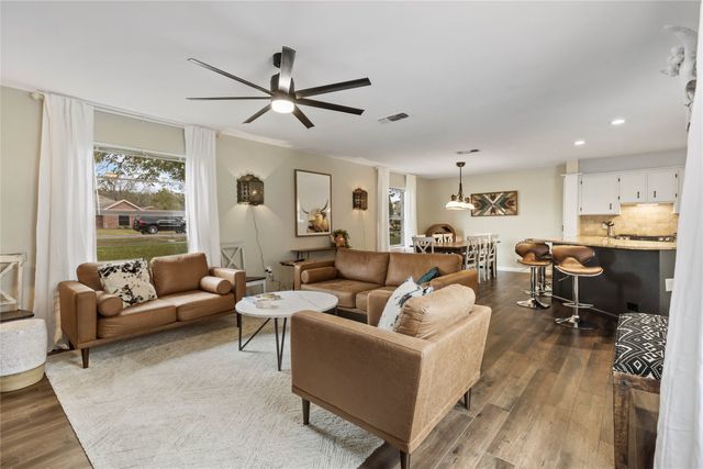 301 Granada Calle Street, Granbury, TX 76049