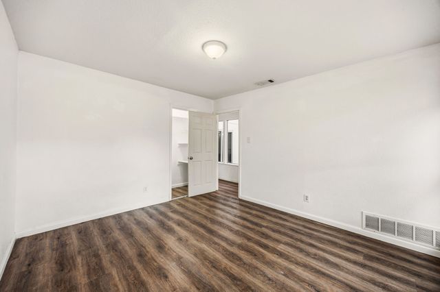 211 Willowwood Place, Duncanville, TX 75116