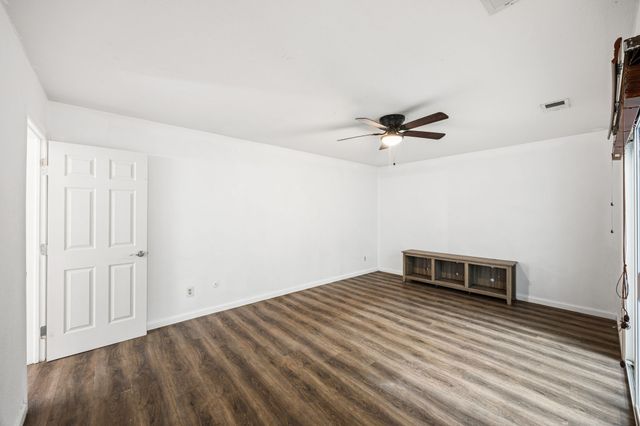 211 Willowwood Place, Duncanville, TX 75116