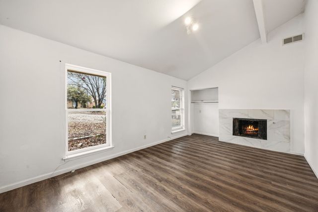 211 Willowwood Place, Duncanville, TX 75116