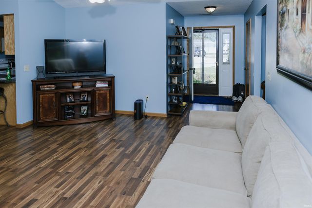 2006 Bedford Court, Huntington, IN 46750