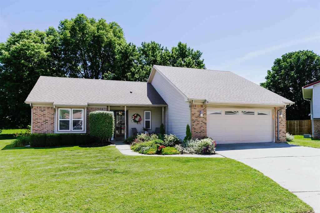 2006 Bedford Court, Huntington, IN 46750