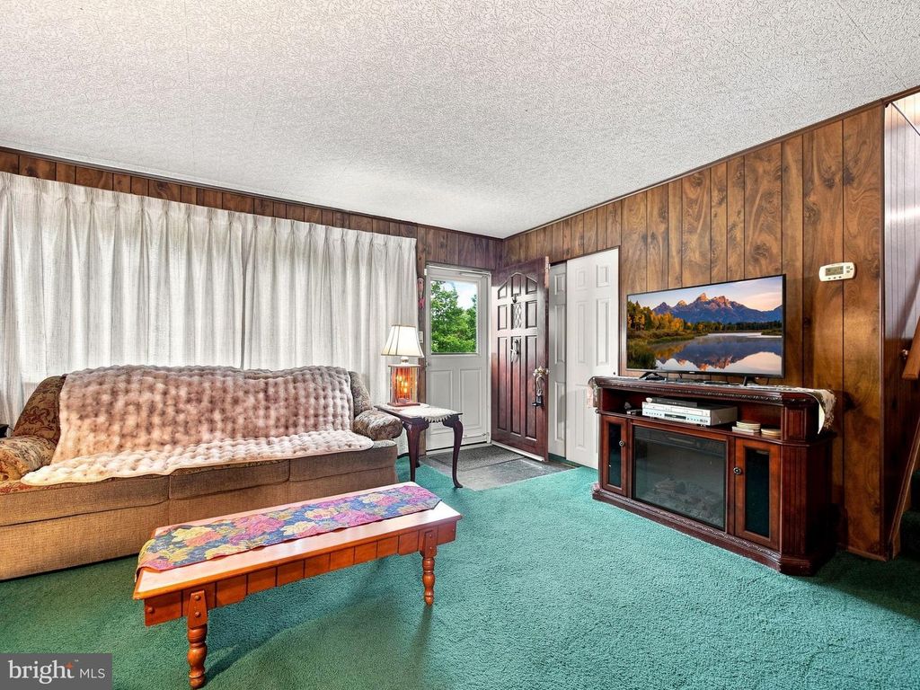 52 URSINUS AVE, TRAPPE, PA 19426 — photo 4