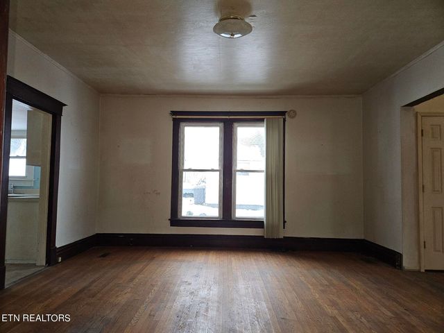 722 Trenton St, Harriman, TN 37748