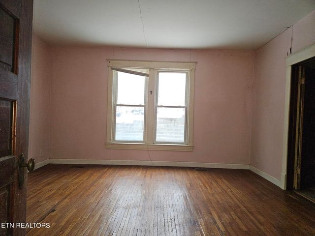 722 Trenton St, Harriman, TN 37748