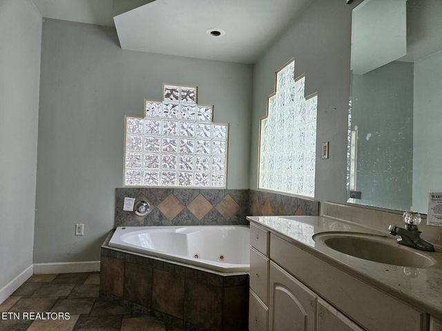 722 Trenton St, Harriman, TN 37748