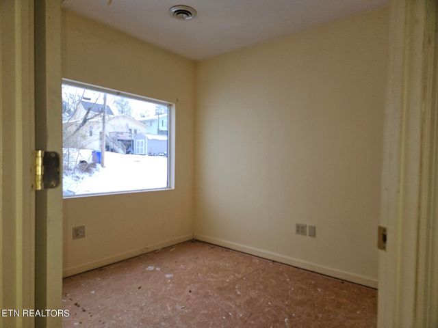 722 Trenton St, Harriman, TN 37748