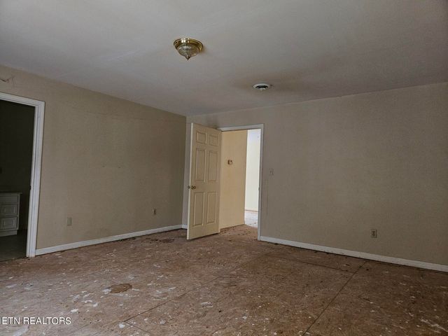 722 Trenton St, Harriman, TN 37748