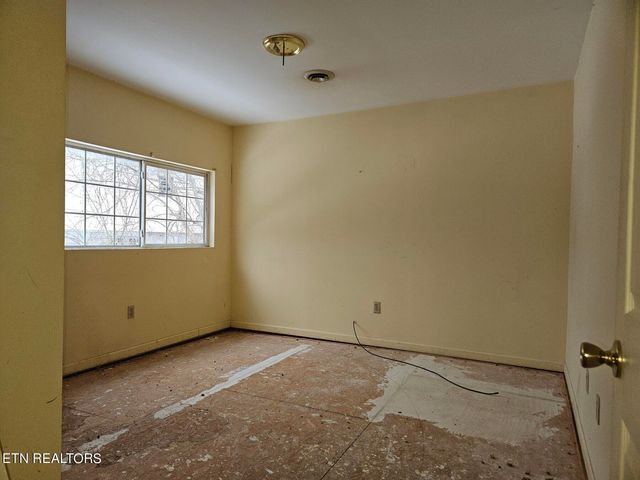 722 Trenton St, Harriman, TN 37748