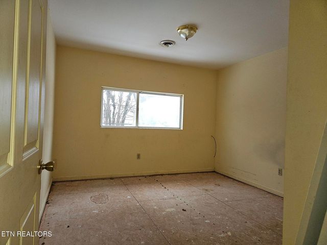 722 Trenton St, Harriman, TN 37748